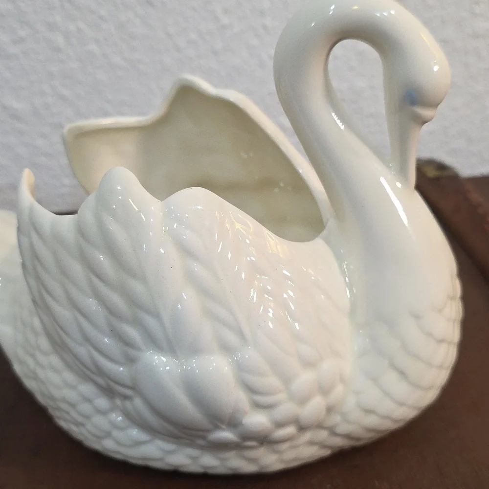 Vintage Holland Mold Swan Ceramic Planter Vase/Candy Dish 7” White  Pearlescent - Picture 3 of 10